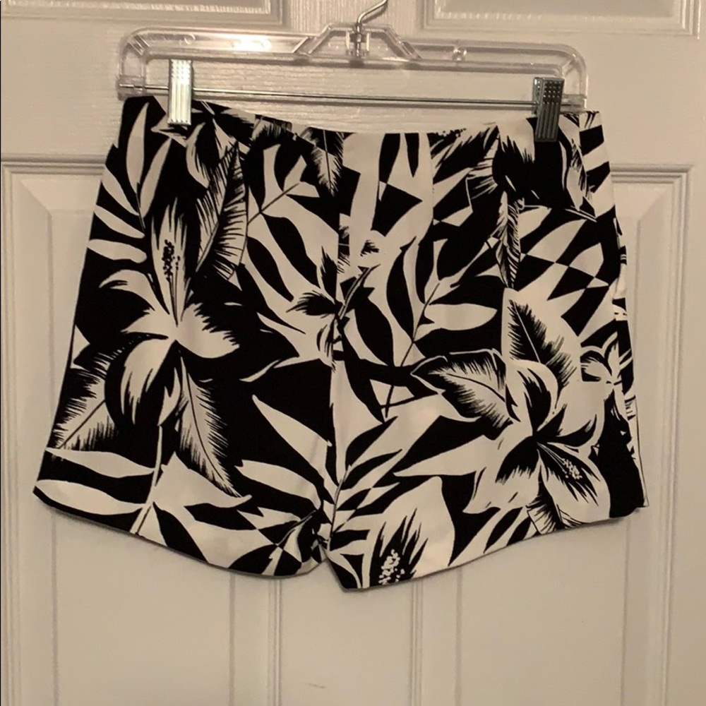 Express Skort - Picture 2 of 3